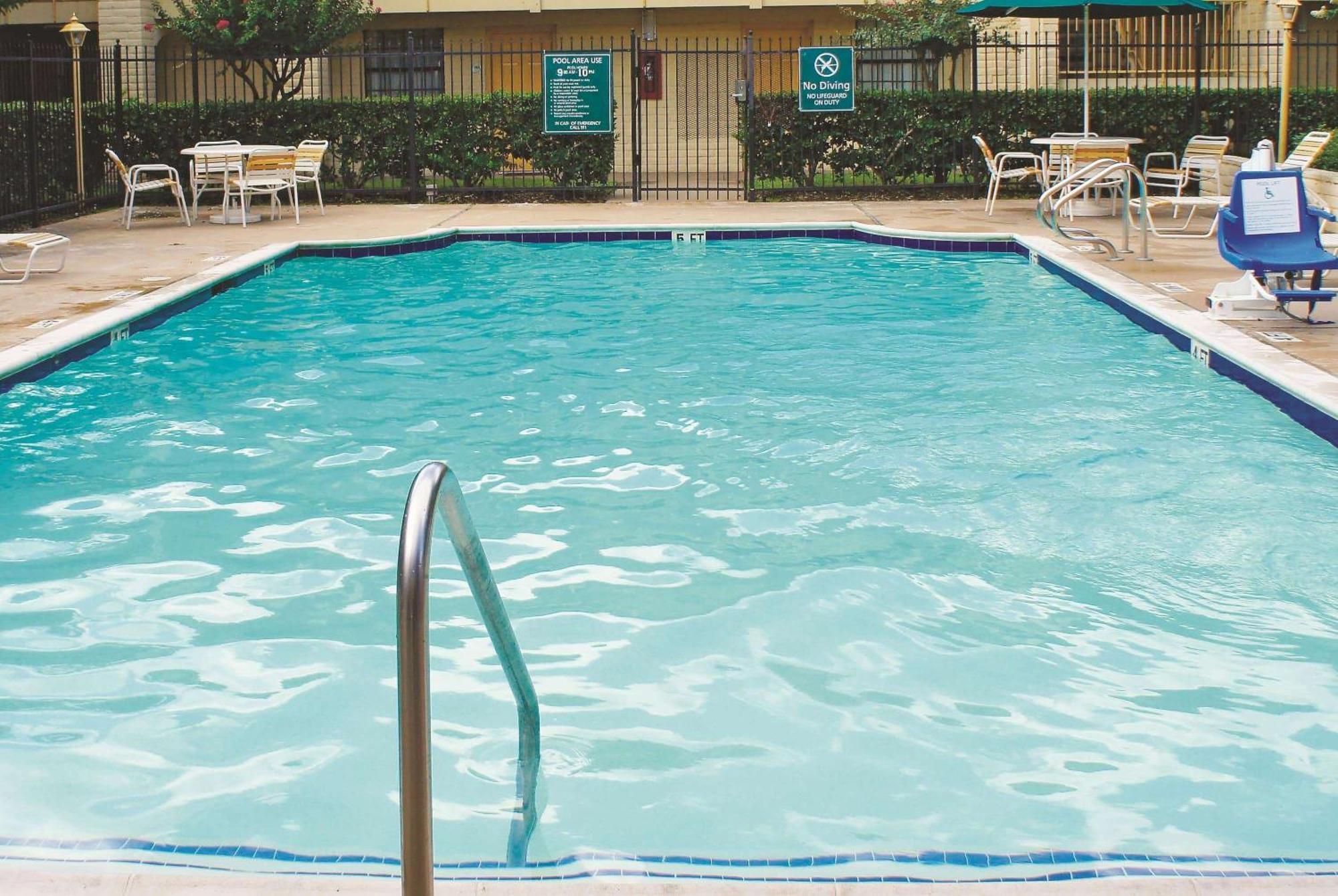 Baymont By Wyndham Houston La Porte Buitenkant foto