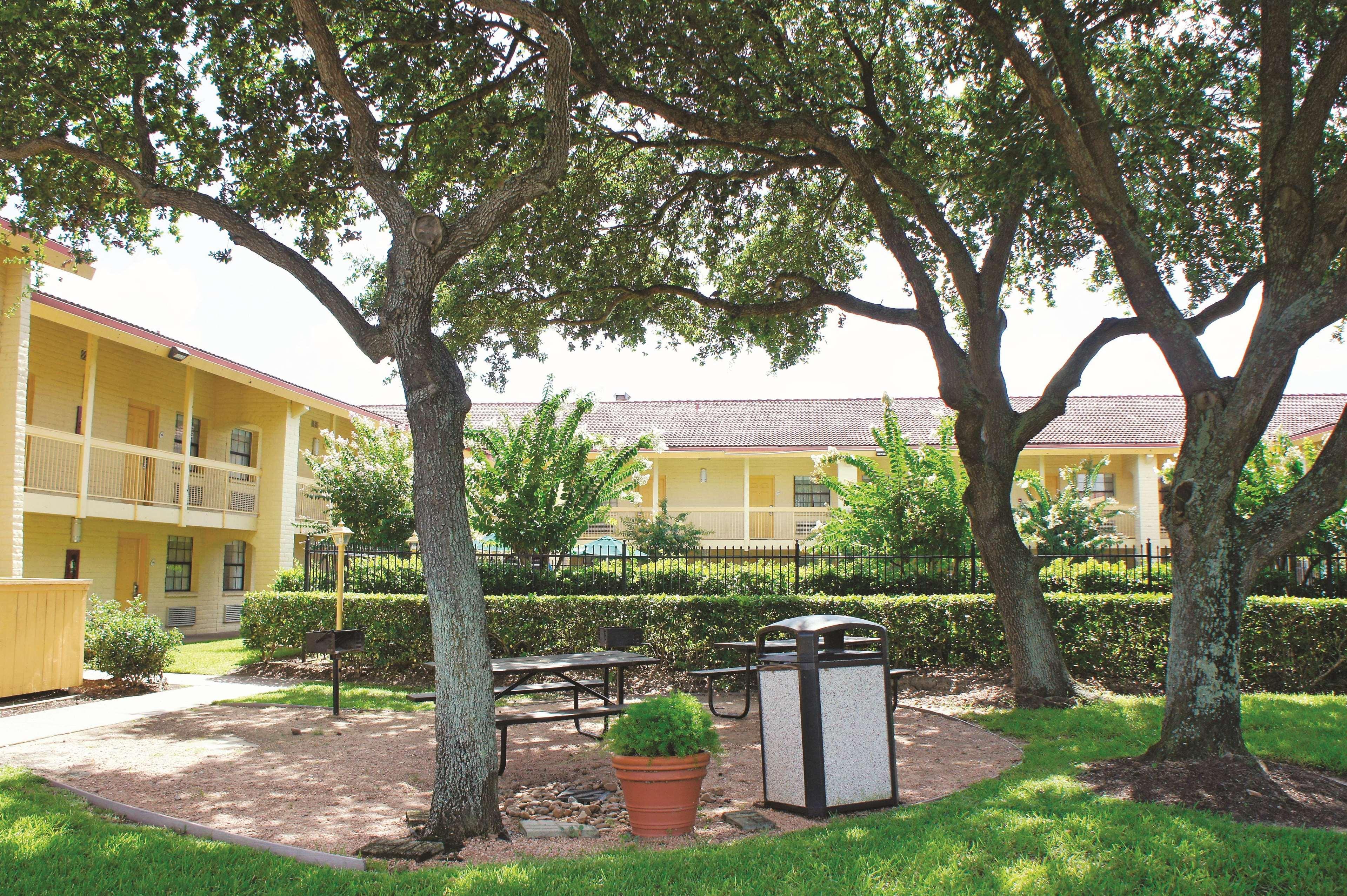Baymont By Wyndham Houston La Porte Buitenkant foto